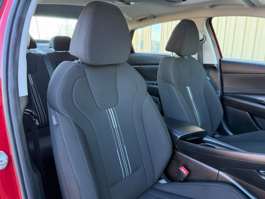 Used 2021 Hyundai Elantra SEL w/ Convenience + Premium Package image 21