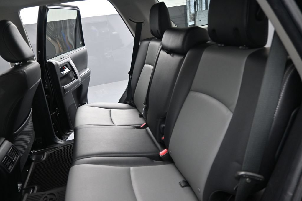 Used 2021 Toyota 4Runner SR5 Premium w/ Moonroof Package AWD/4WD image 17
