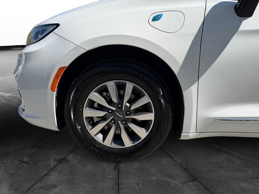 Used 2023 Chrysler Pacifica Limited image 14