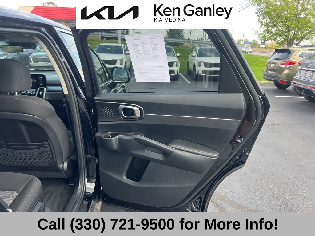 Used 2023 Kia Sorento LX AWD/4WD image 53