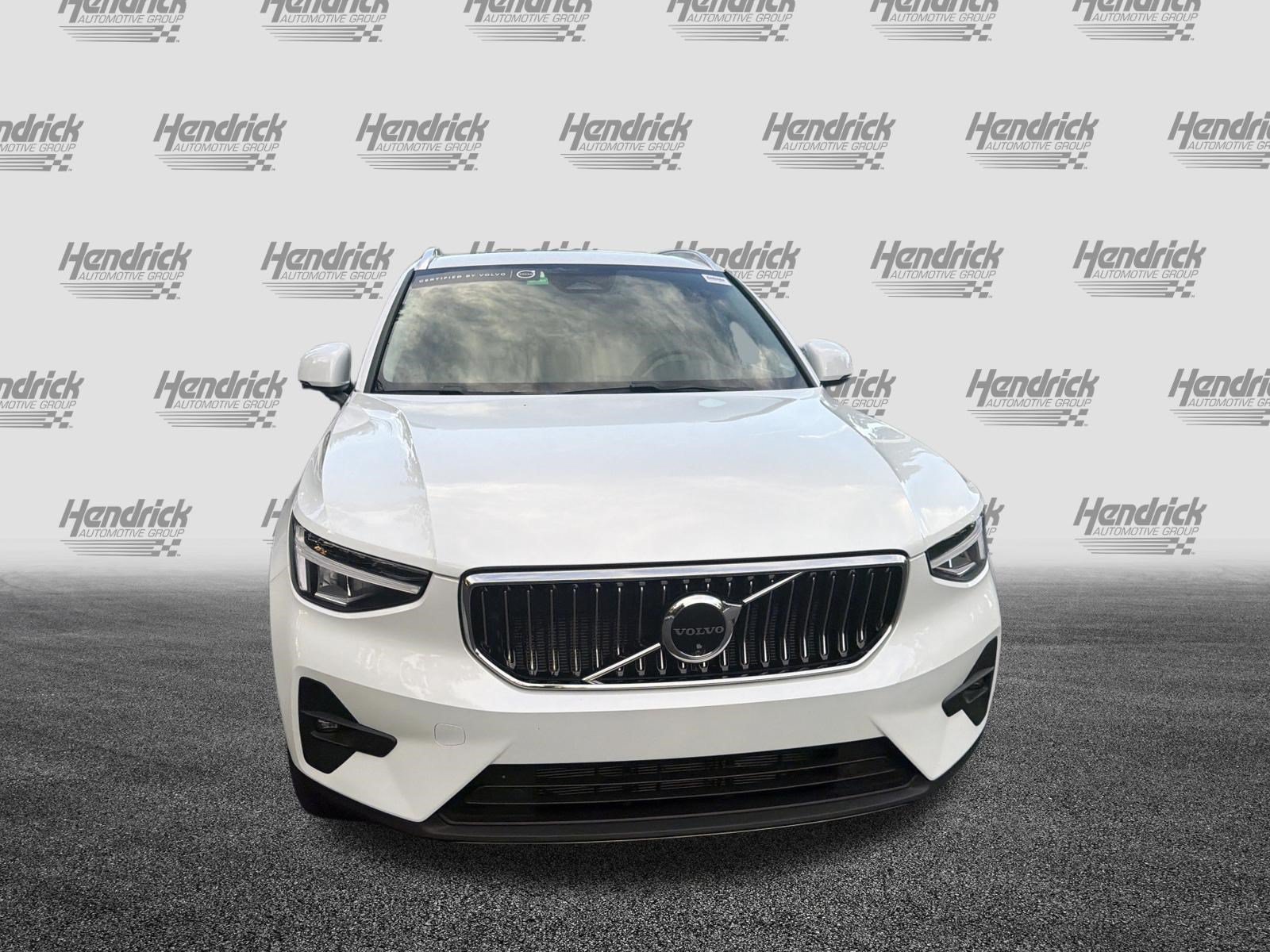 Certified 2024 Volvo XC40 B5 Plus AWD/4WD image 3