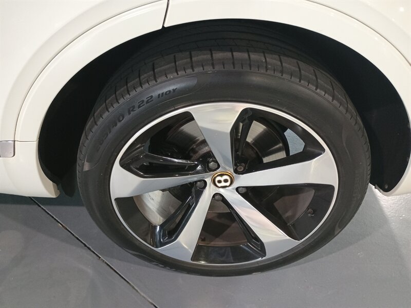 Used 2020 Bentley Bentayga AWD/4WD image 49