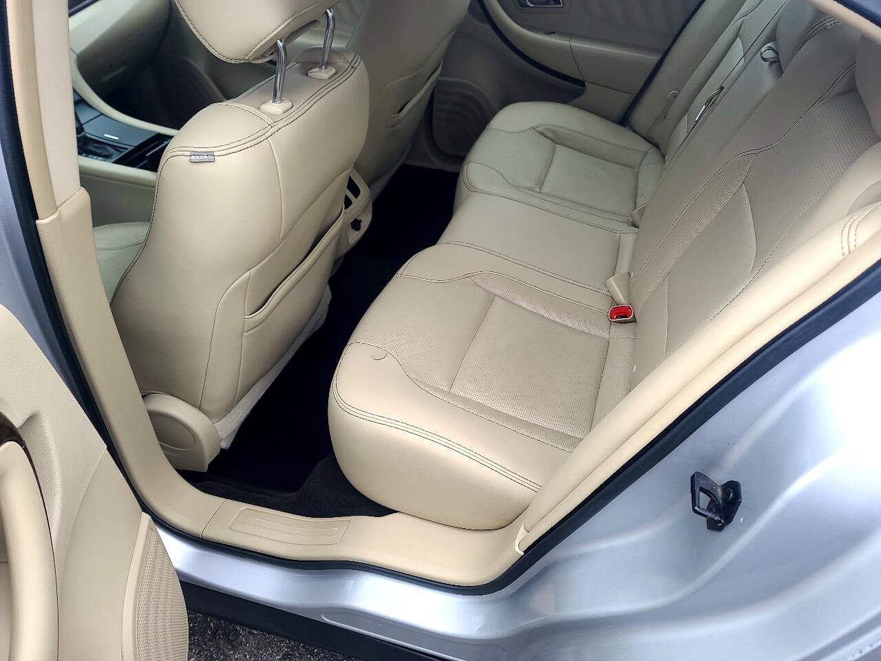 Used 2015 Ford Taurus Limited image 11