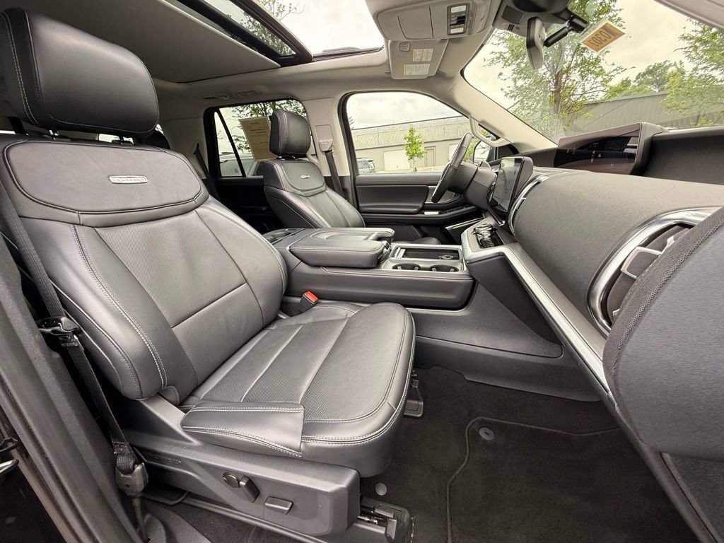 Used 2025 Ford Expedition Platinum AWD/4WD image 43