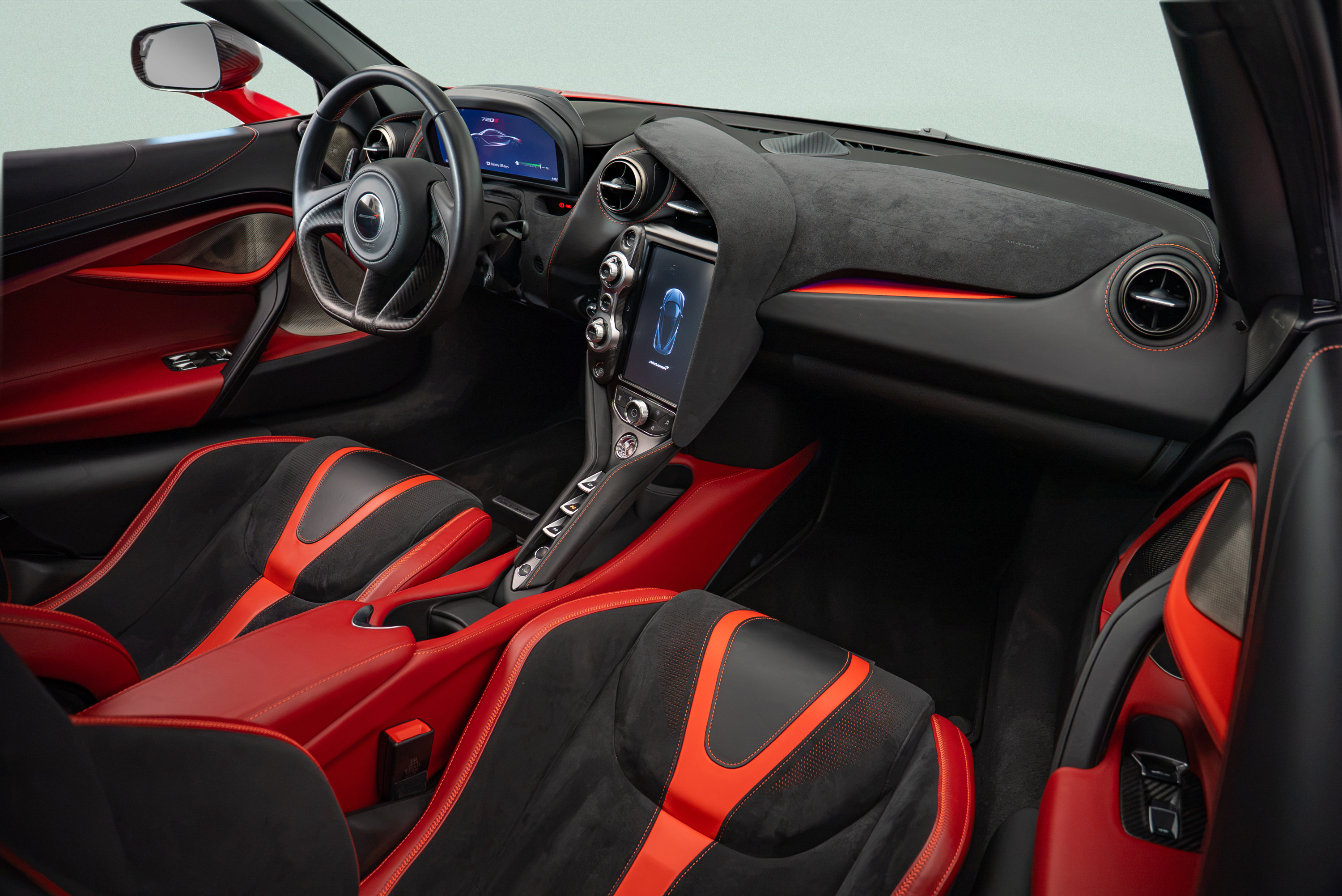 Used 2018 McLaren 720S Performance RWD image 8