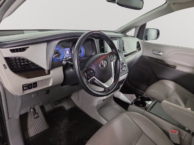 Used 2019 Toyota Sienna XLE Premium FWD image 14