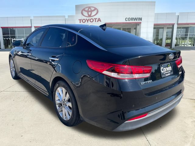 Used 2018 Kia Optima LX w/ 17" Alloy Wheels Package FWD image 3