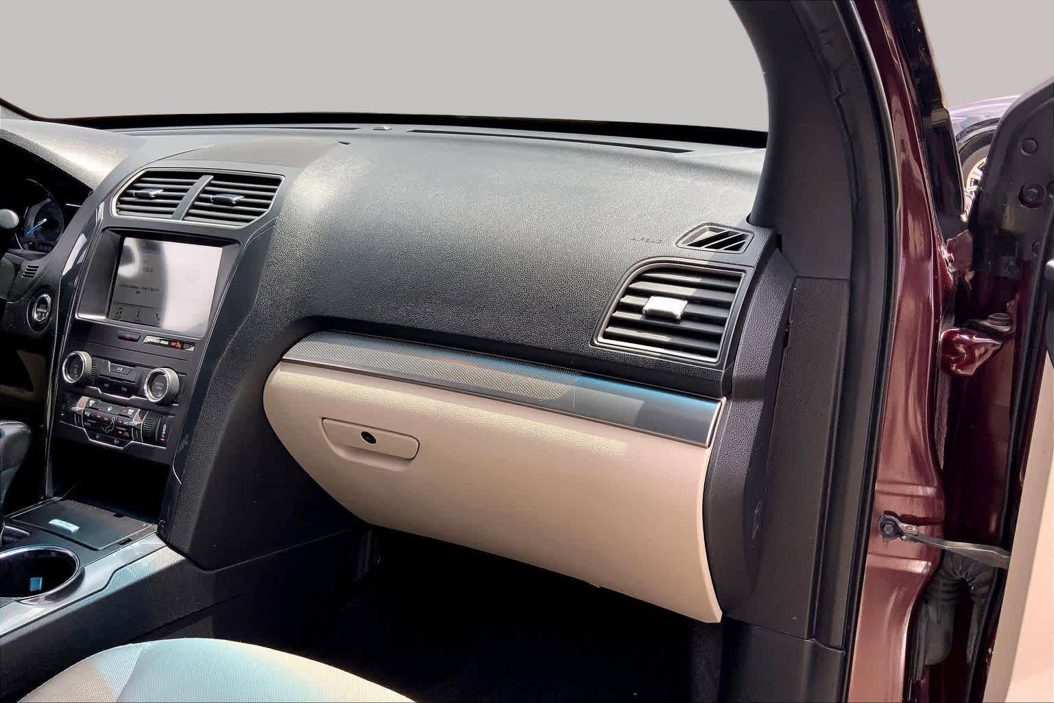 Used 2019 Ford Explorer XLT w/ Equipment Group 201A FWD image 18