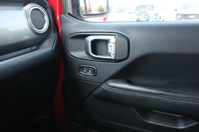 Used 2018 Jeep Wrangler Unlimited Sahara w/ Cold Weather Group AWD/4WD image 19
