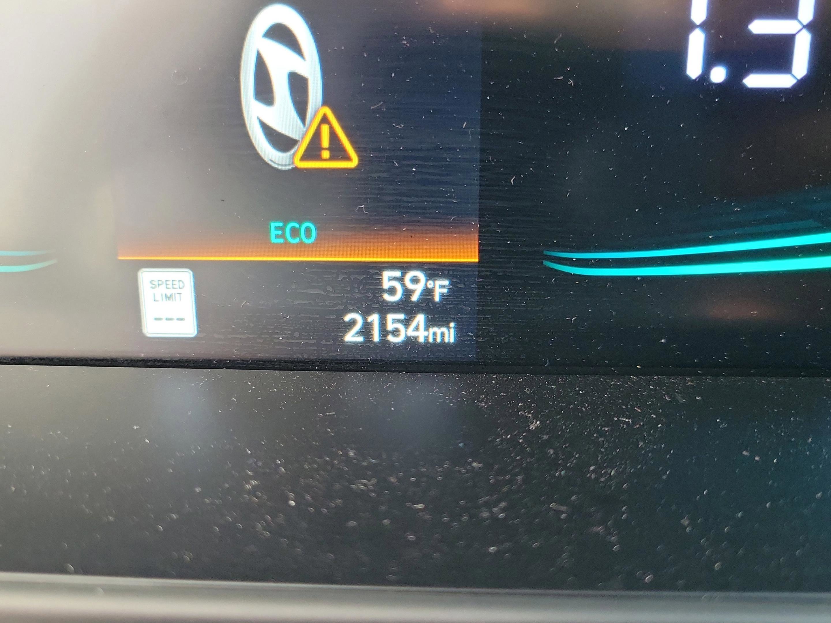 Used 2025 Hyundai Elantra Hybrid FWD image 15