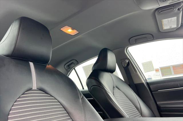 Certified 2021 Toyota Camry SE image 16