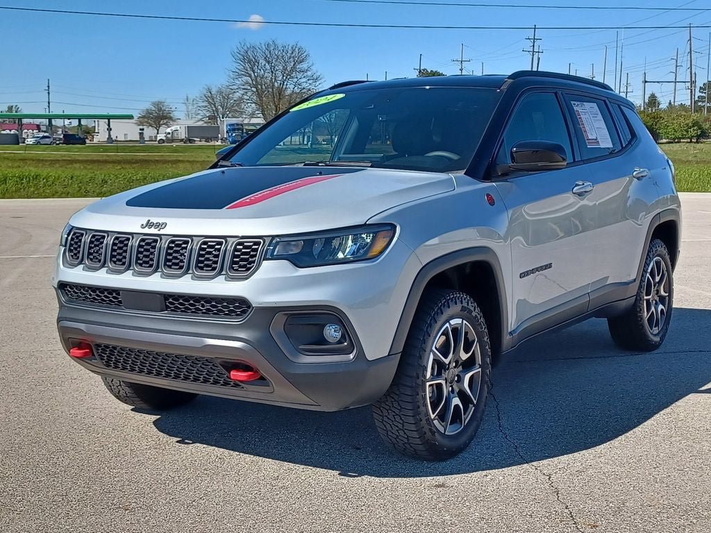 Used 2024 Jeep Compass Trailhawk AWD/4WD image 2