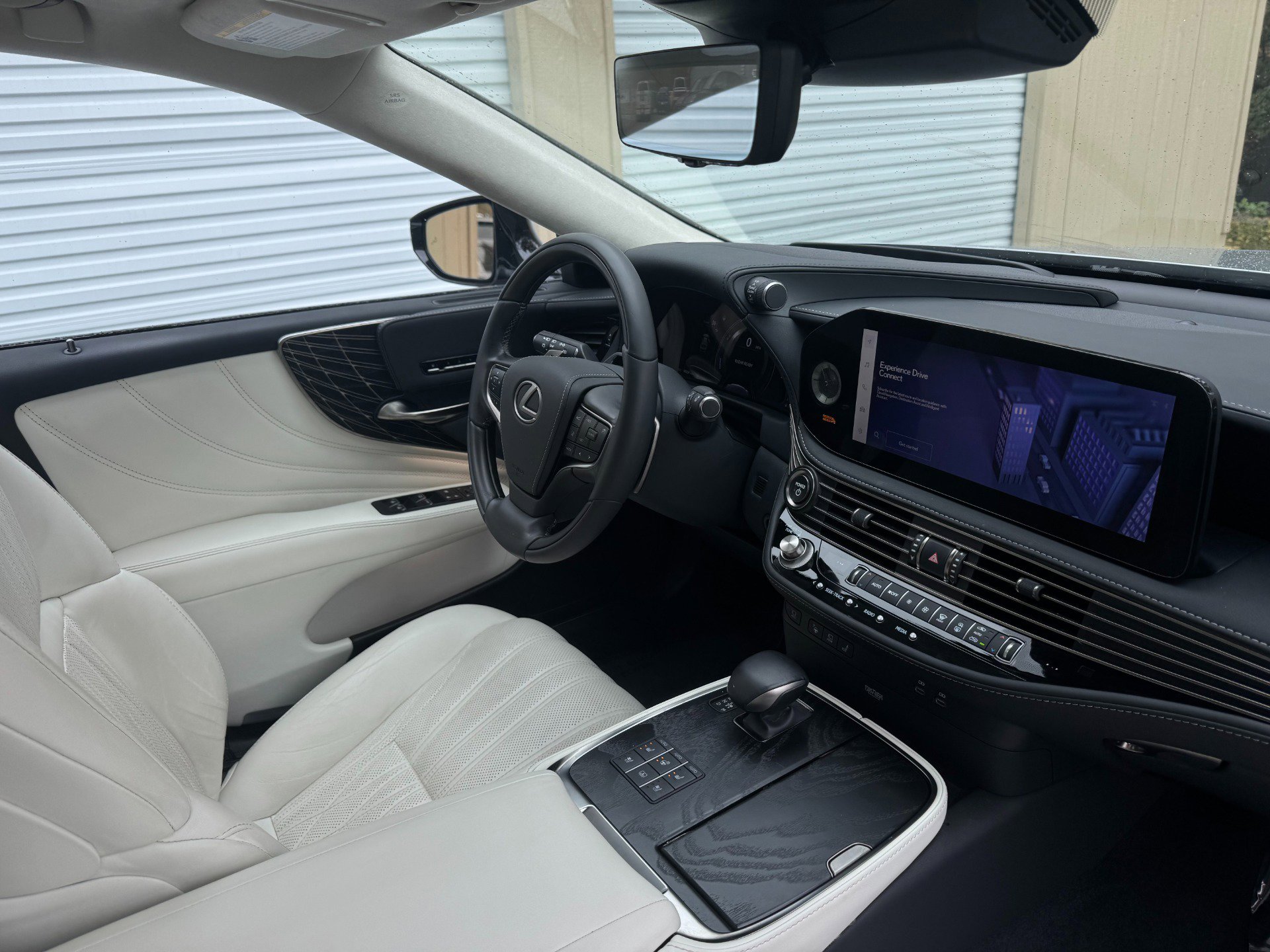 Used 2023 Lexus LS 500h AWD w/ Luxury Package image 41