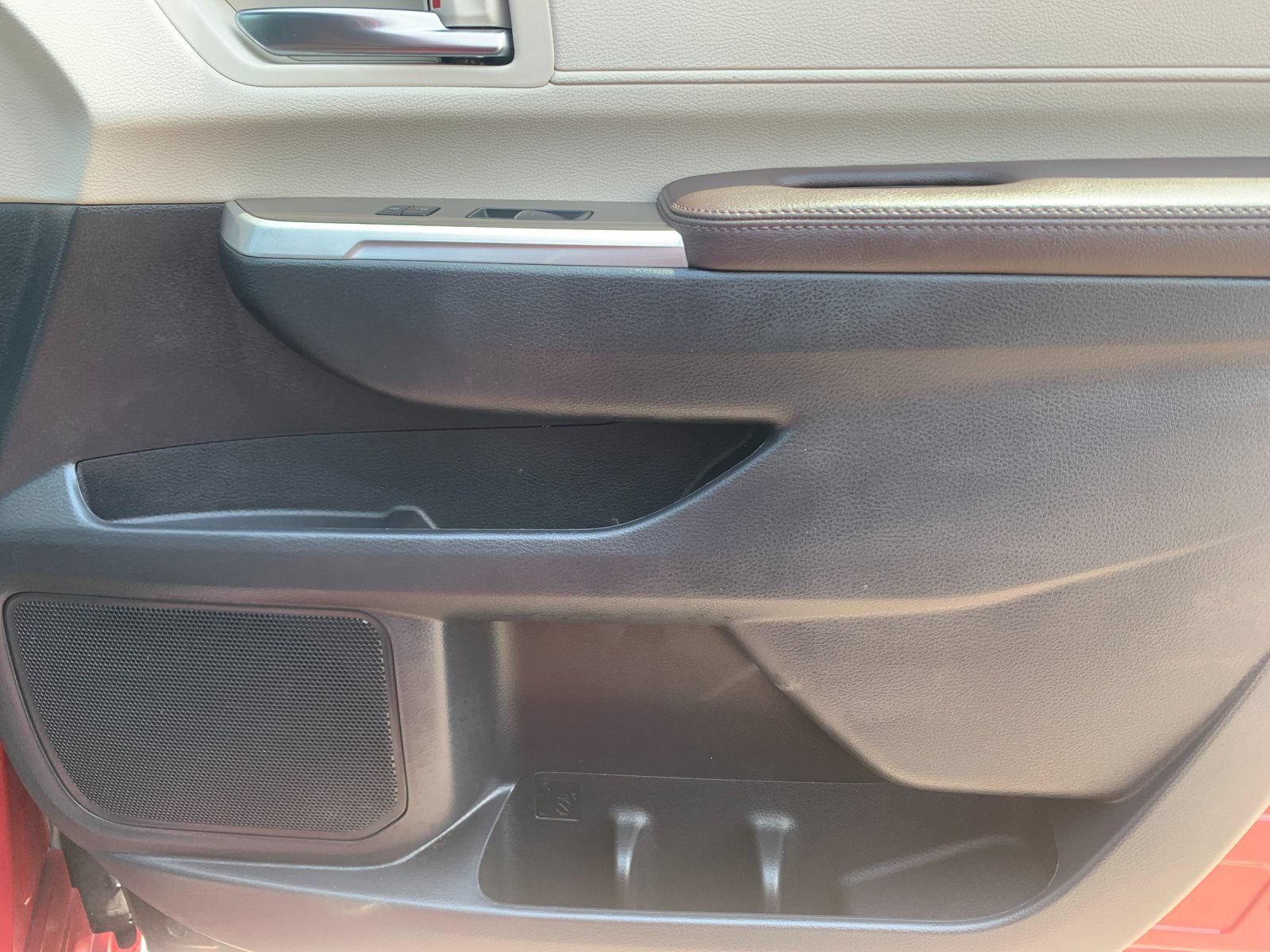 Used 2024 Toyota Sienna Platinum AWD/4WD image 22