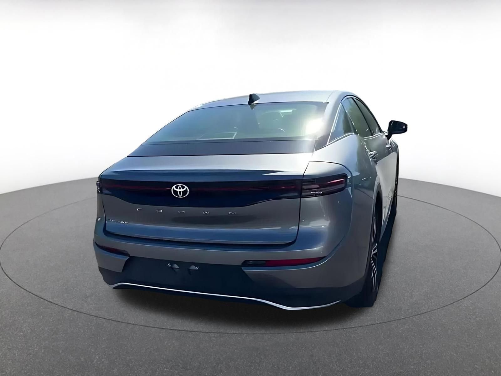 Used 2025 Toyota Crown XLE image 9