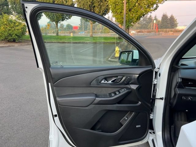 Used 2023 Chevrolet Traverse High Country AWD/4WD image 19