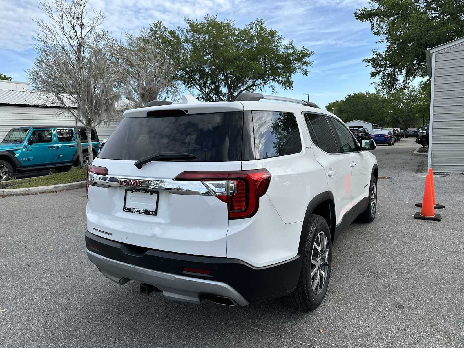 Used 2022 GMC Acadia SLE w/ Driver Convenience Package image 6