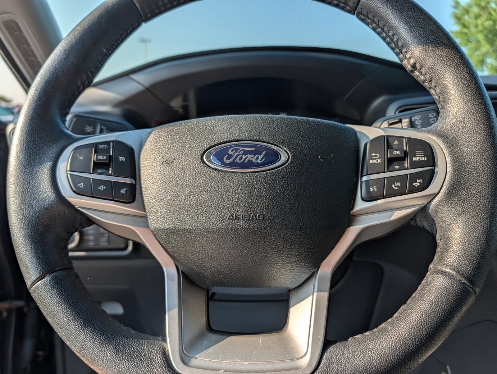 Used 2023 Ford Explorer XLT w/ Equipment Group 202A AWD/4WD image 31