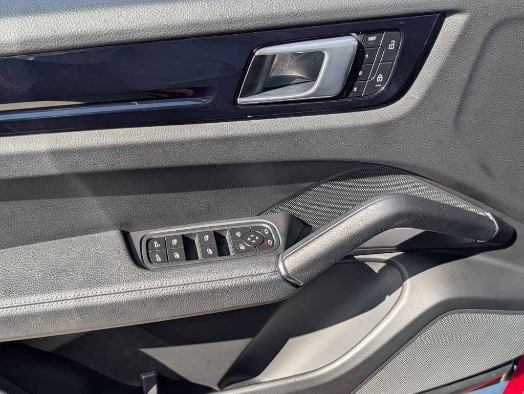Certified 2023 Porsche Cayenne AWD/4WD image 20