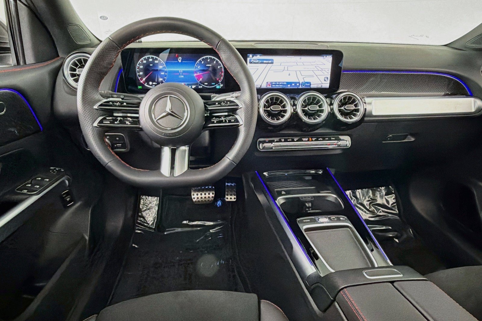 Used 2025 Mercedes-Benz GLB 250 image 4