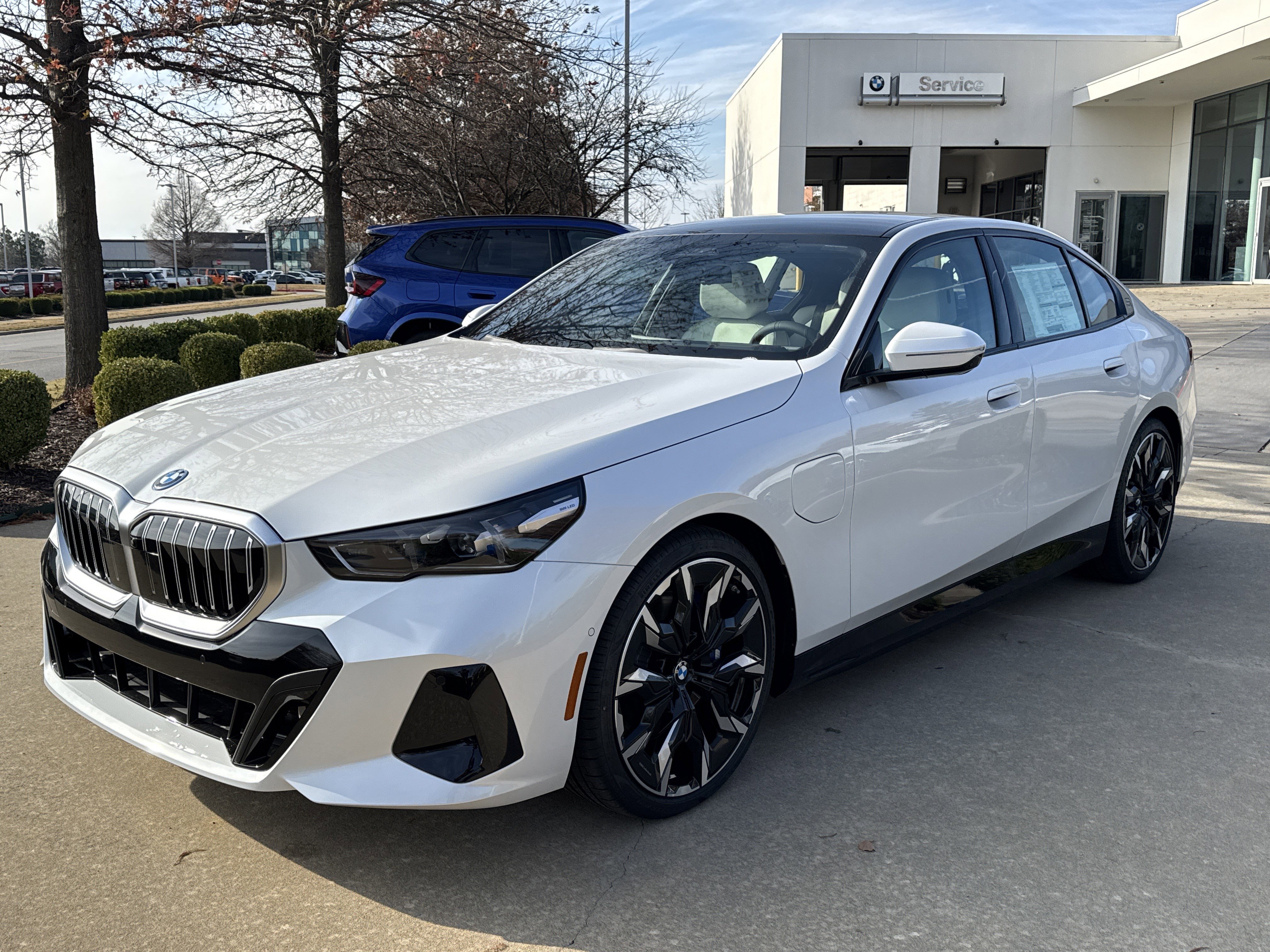 New 2026 BMW 550e xDrive w/ Executive Package image 1