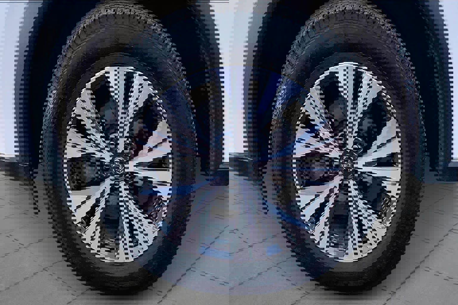 Used 2023 Nissan Rogue SV image 11