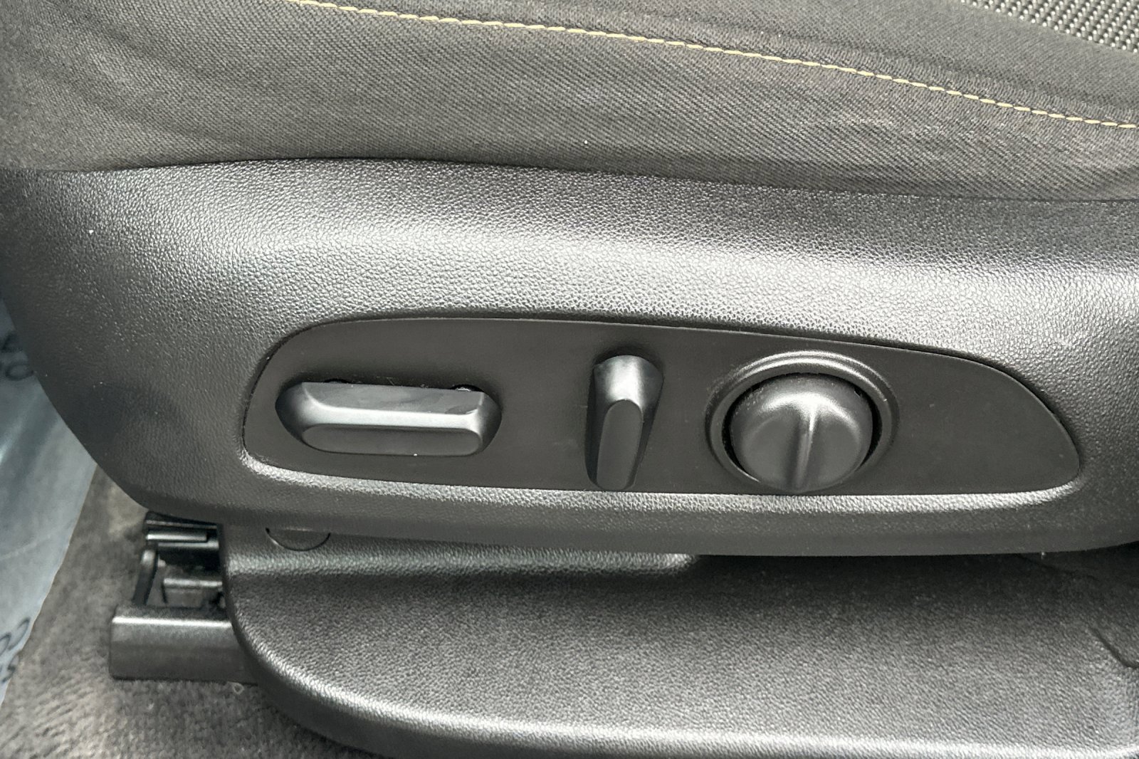 Used 2020 Chevrolet Traverse LS image 14