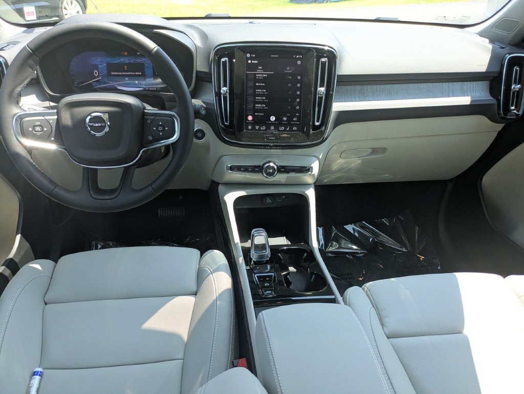 New 2026 Volvo XC40 B5 Plus w/ Protection Package Premier AWD/4WD image 16