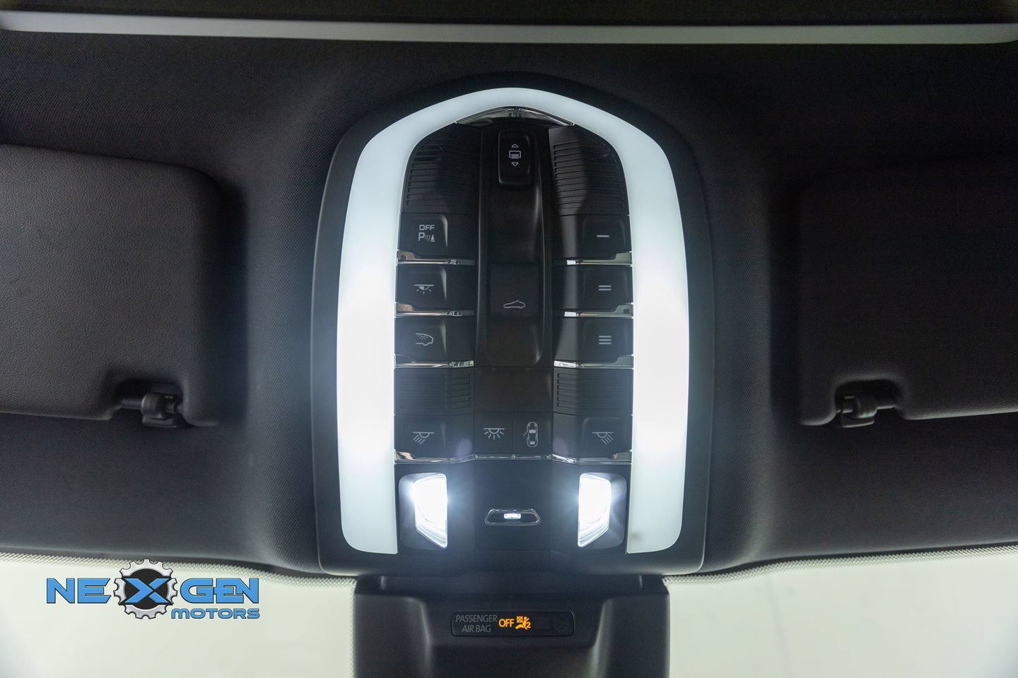 Used 2024 Porsche Macan AWD/4WD image 19
