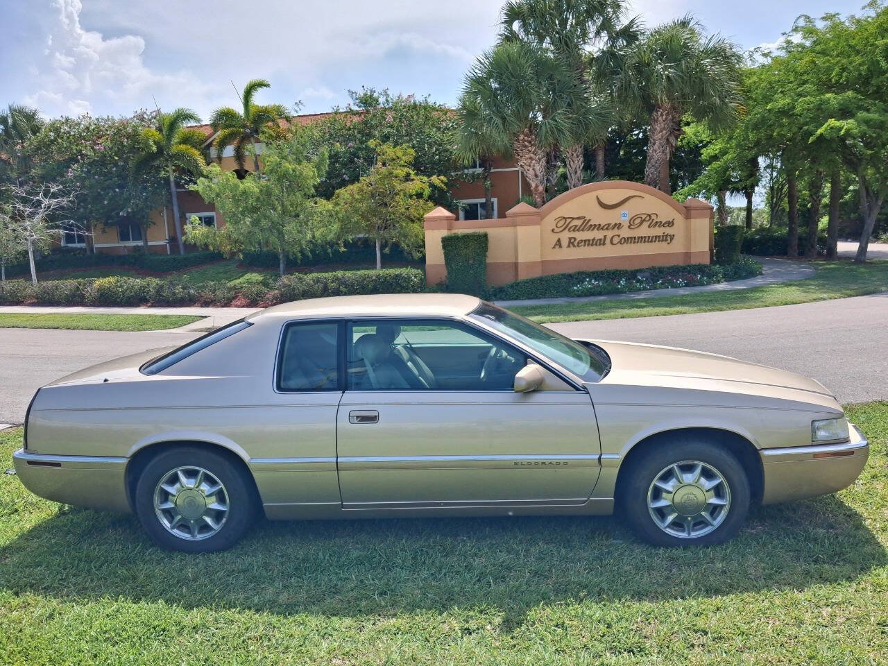 Used 1997 Cadillac Eldorado w/ Leather/Lumbar Pkg FWD image 5