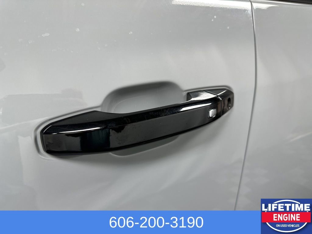 Used 2024 Chevrolet Silverado 2500 ZR2 w/ Technology Package image 10