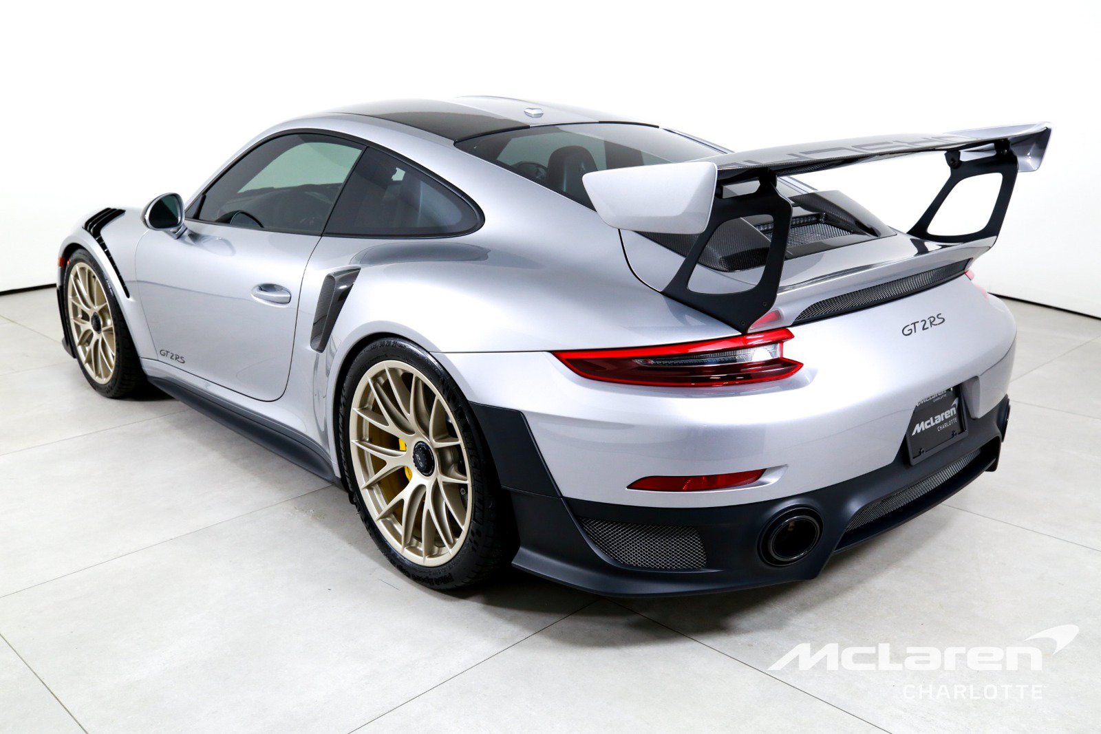 Used 2018 Porsche 911 GT2 RS w/ Weissach Package RWD image 6