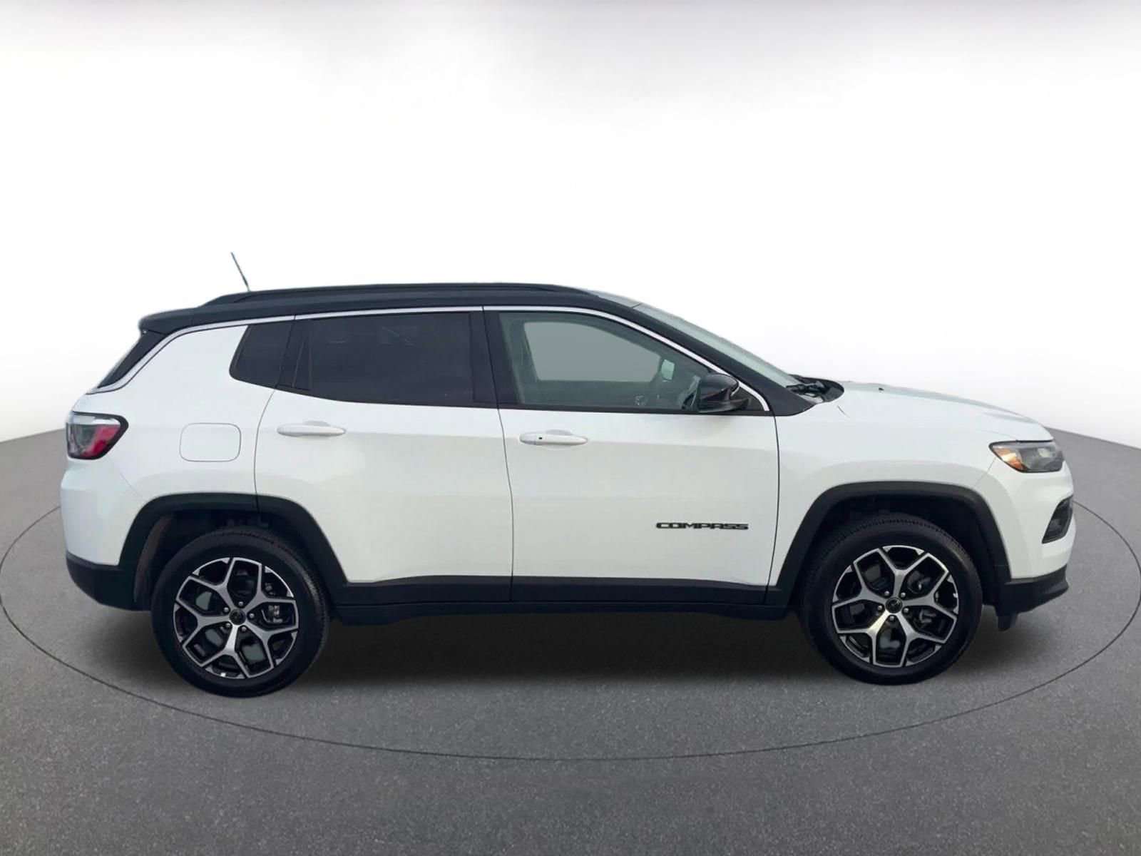 Used 2025 Jeep Compass Limited image 16