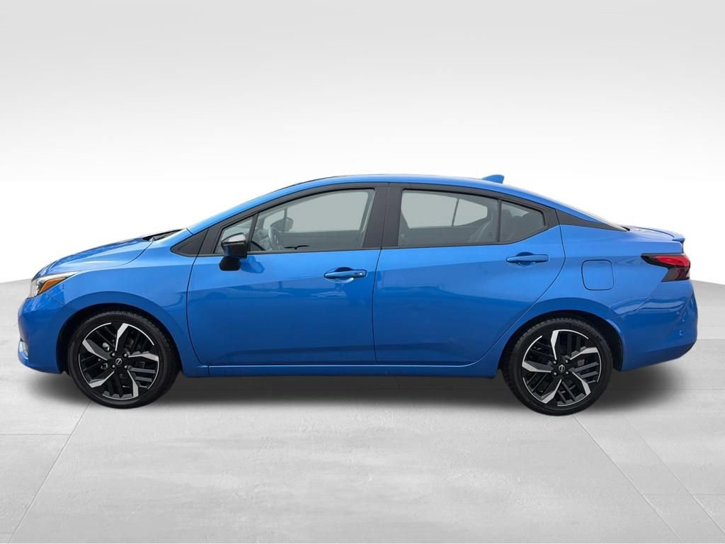 Used 2024 Nissan Versa SR image 2