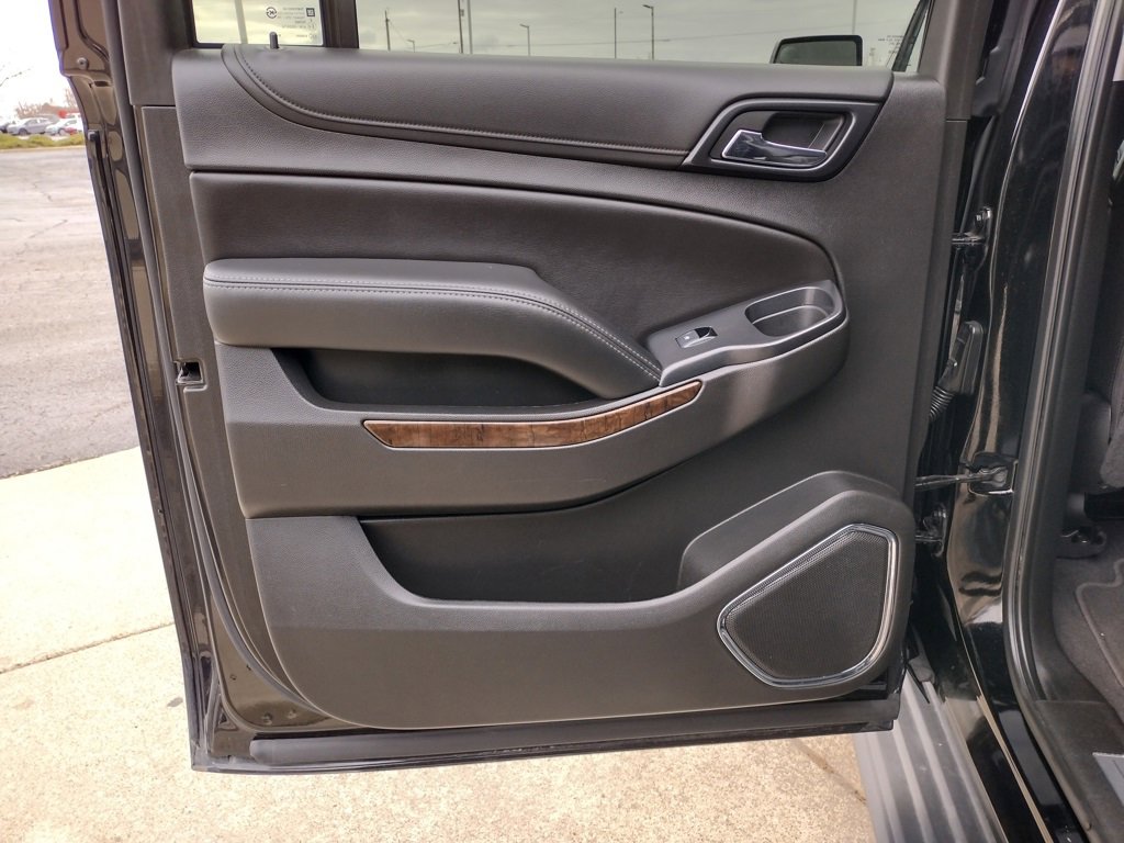 Used 2019 Chevrolet Suburban LT image 32