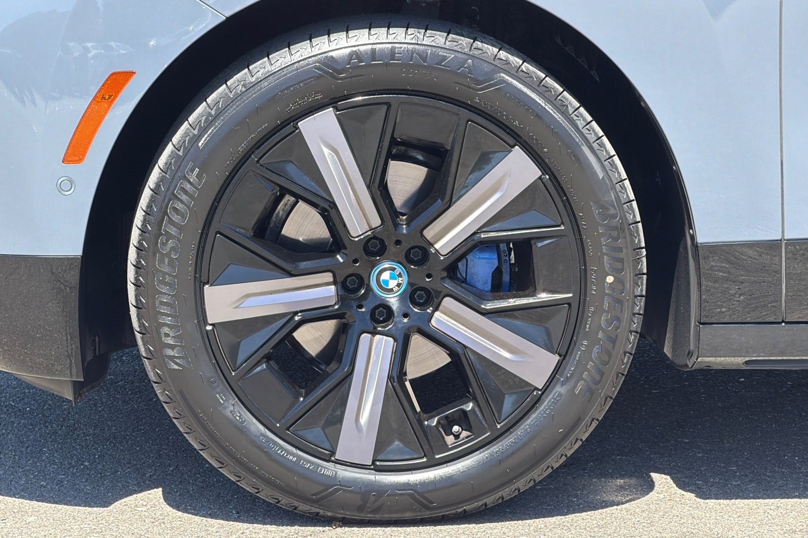 Used 2024 BMW iX xDrive50 w/ Premium Package AWD/4WD image 38