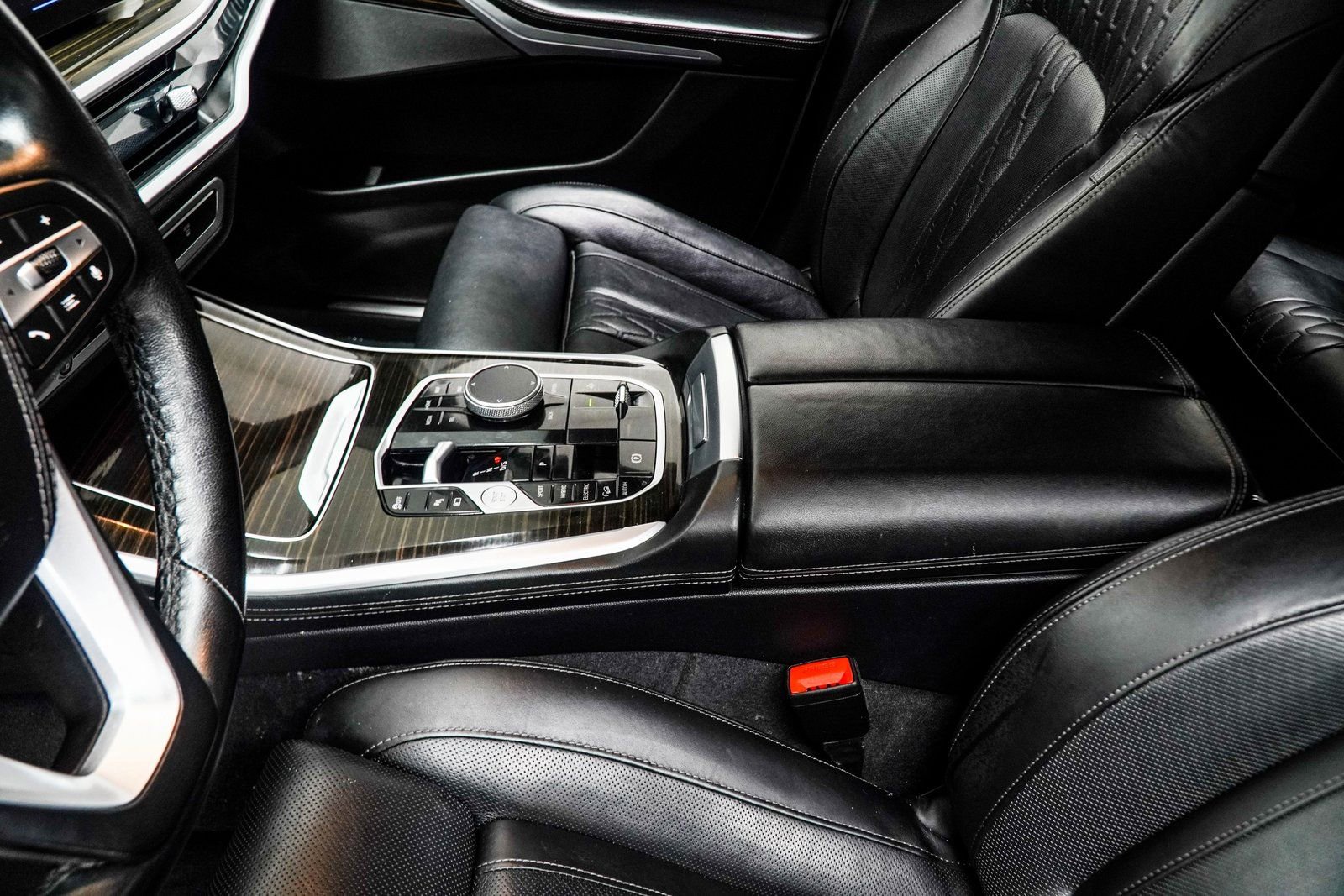 Used 2025 BMW X5 xDrive50e AWD/4WD image 16