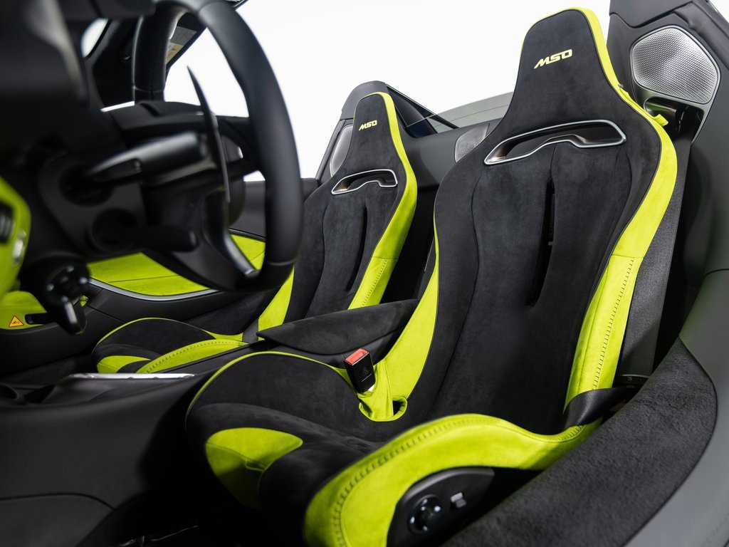 Used 2025 McLaren Artura Spider image 18