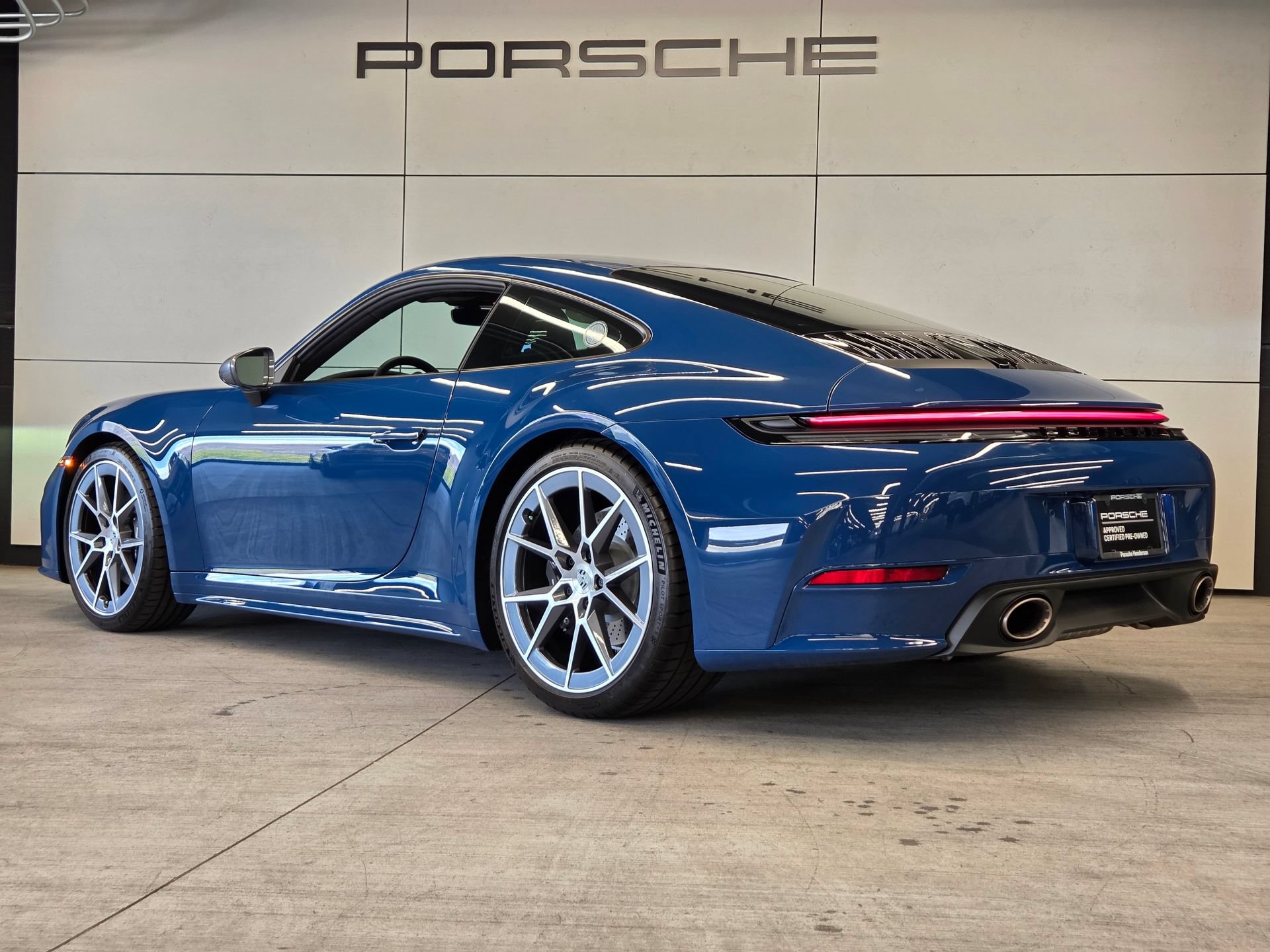 Certified 2025 Porsche 911 Carrera T RWD image 3