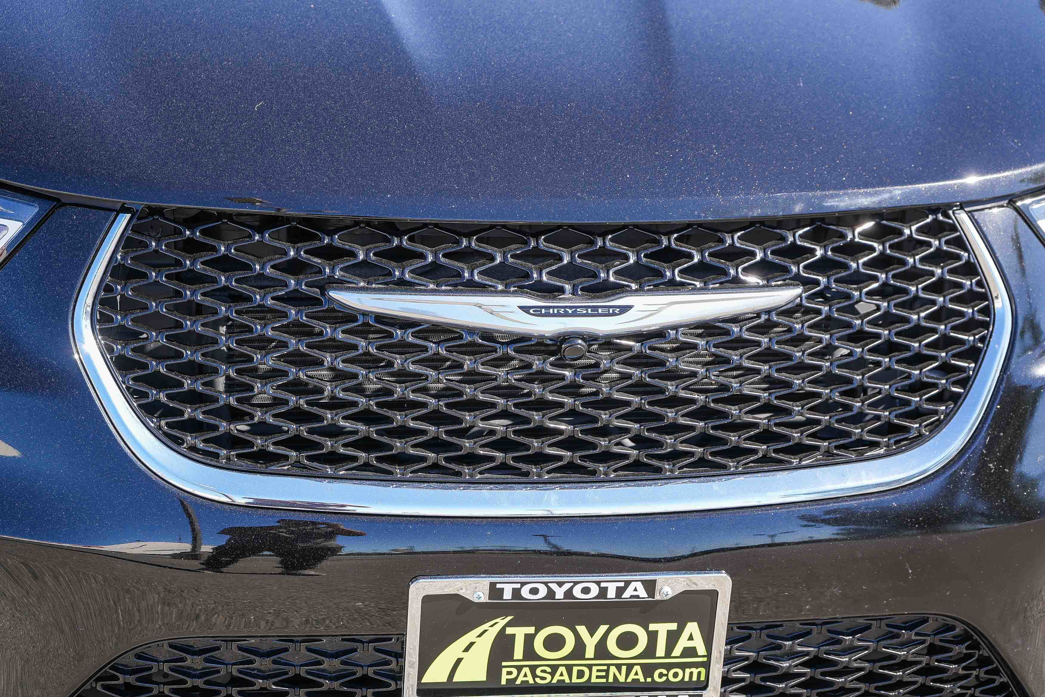 Used 2025 Chrysler Pacifica Select FWD image 5