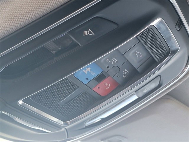 Used 2022 Jeep Grand Cherokee L Limited w/ Black Appearance Package image 39