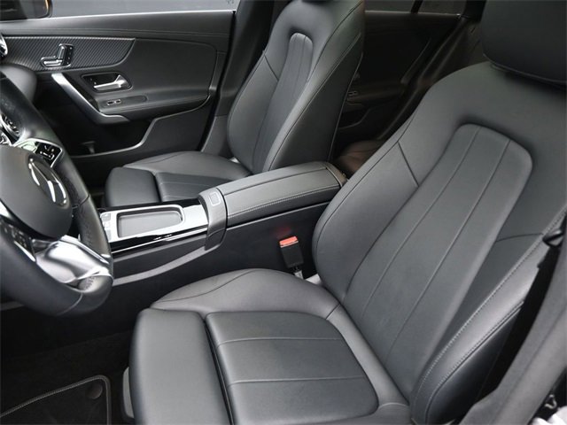 Used 2025 Mercedes-Benz CLA 250 image 33