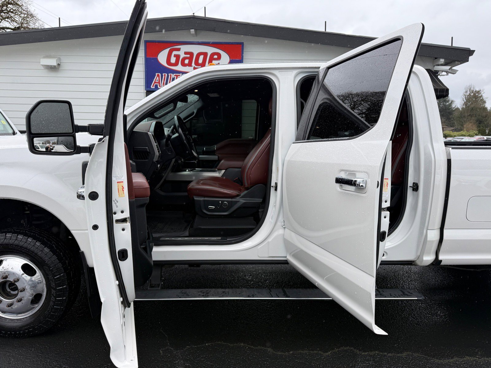 Used 2019 Ford F350 Platinum w/ Platinum Ultimate Package image 28