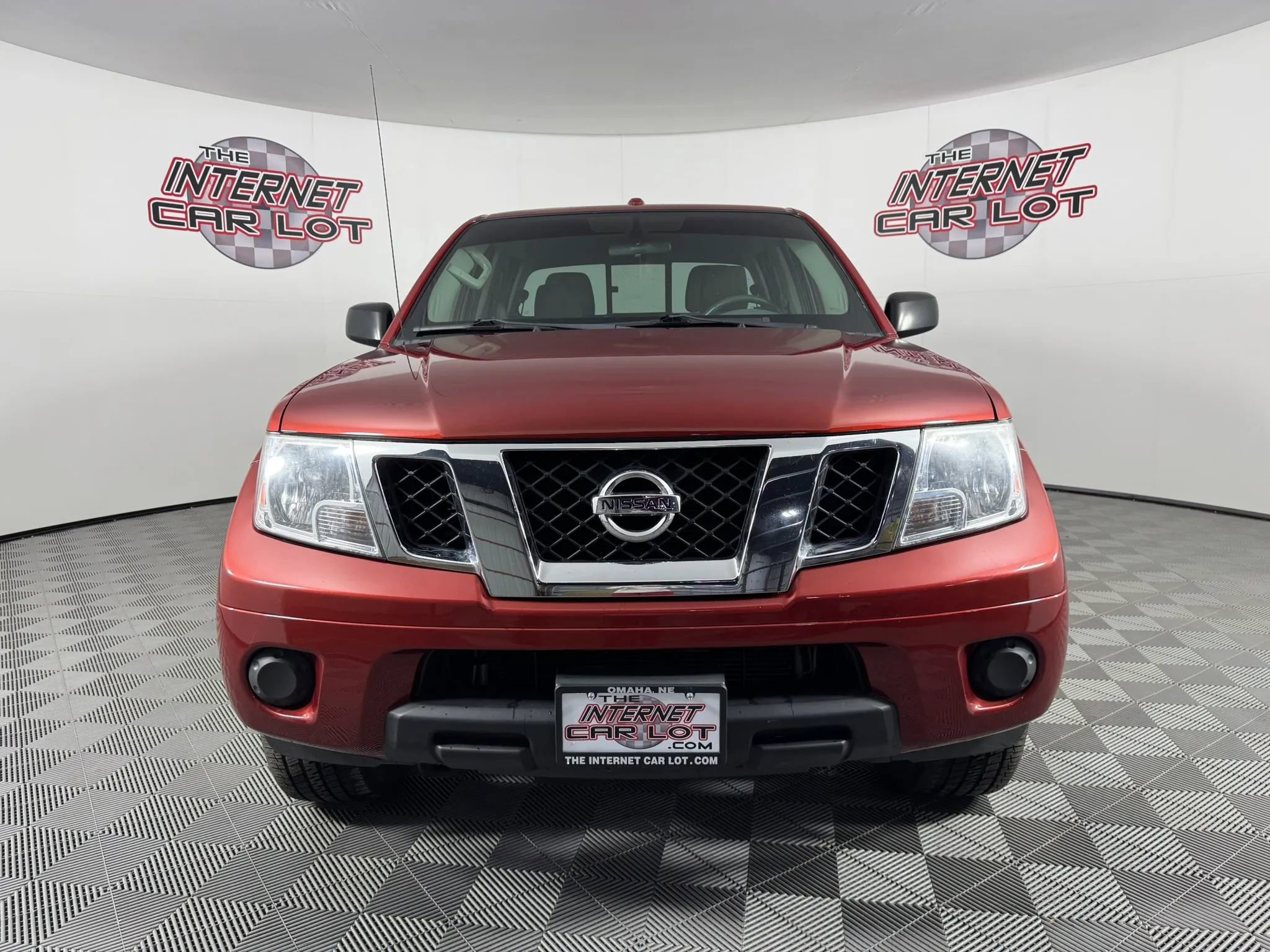 Used 2018 Nissan Frontier SV image 2