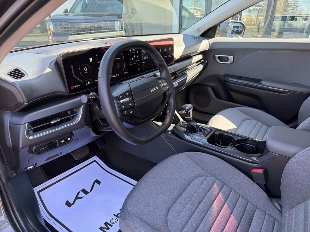 Used 2025 Kia K4 EX image 28