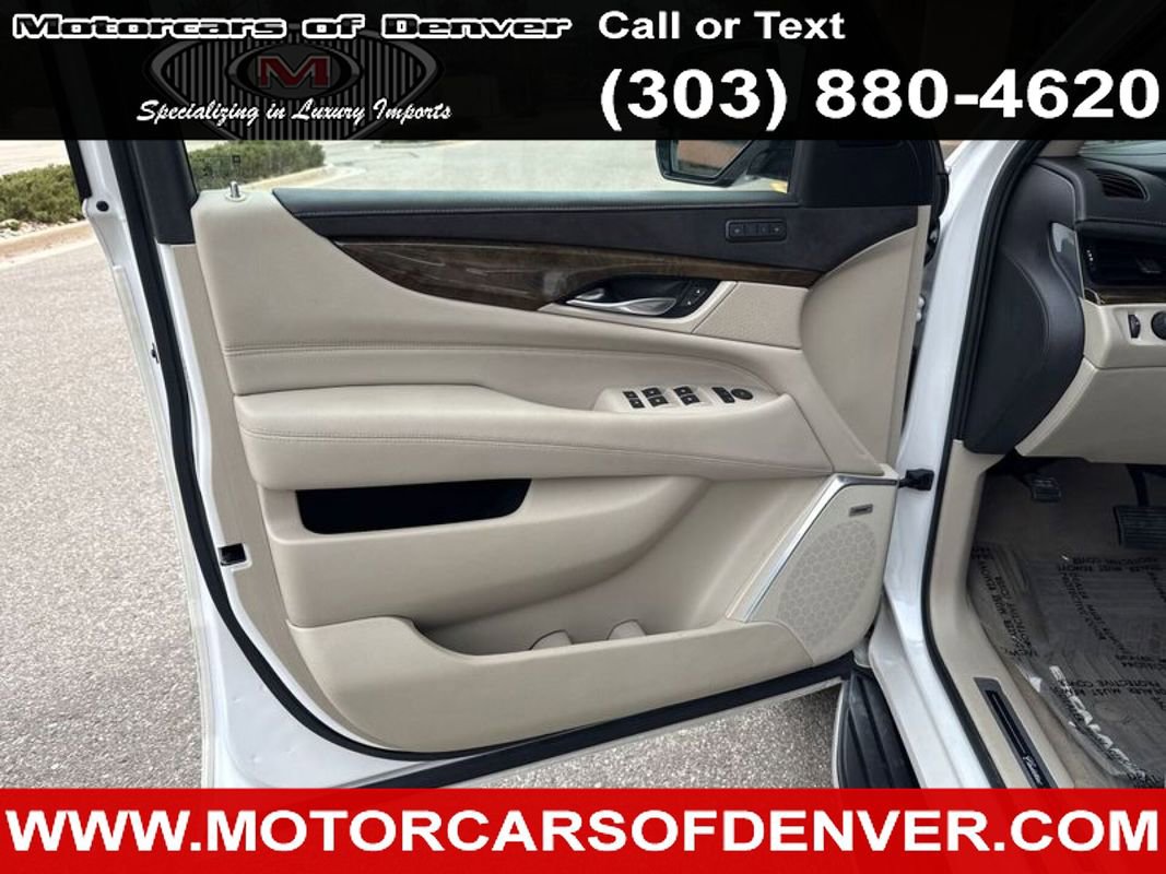 Used 2019 Cadillac Escalade Luxury AWD/4WD image 24