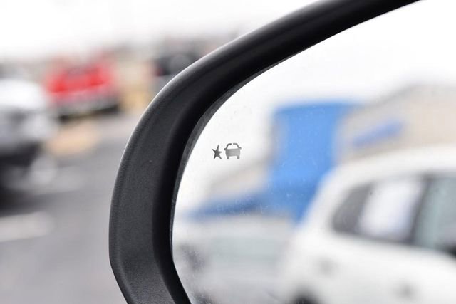 Used 2024 Buick Encore GX Sport Touring image 9