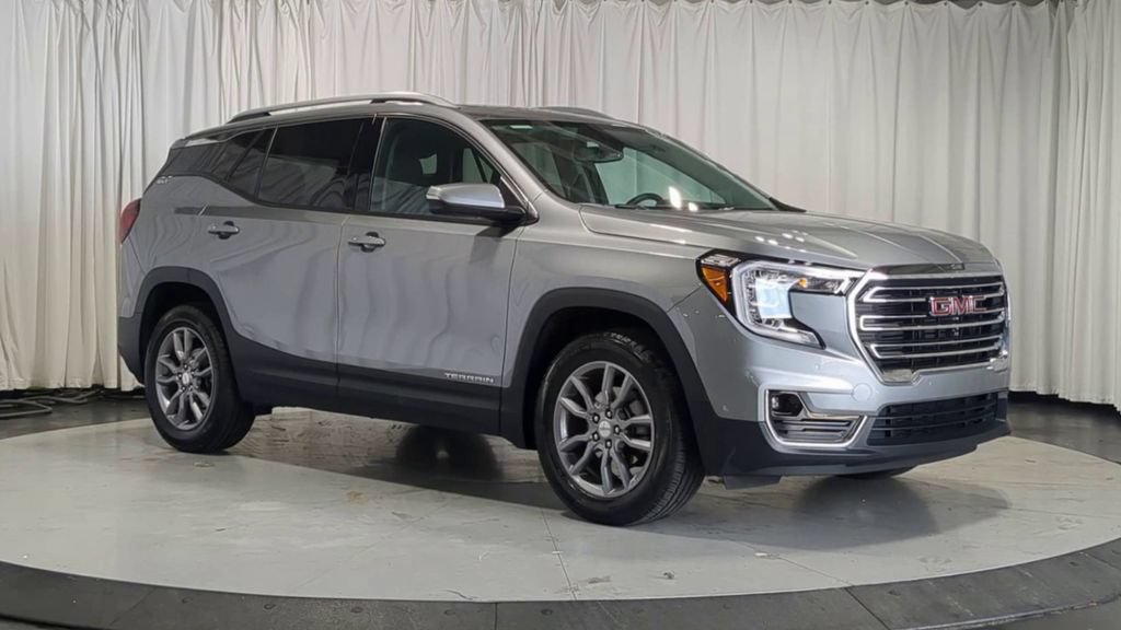 Used 2024 GMC Terrain SLT w/ Infotainment Package II AWD/4WD image 3
