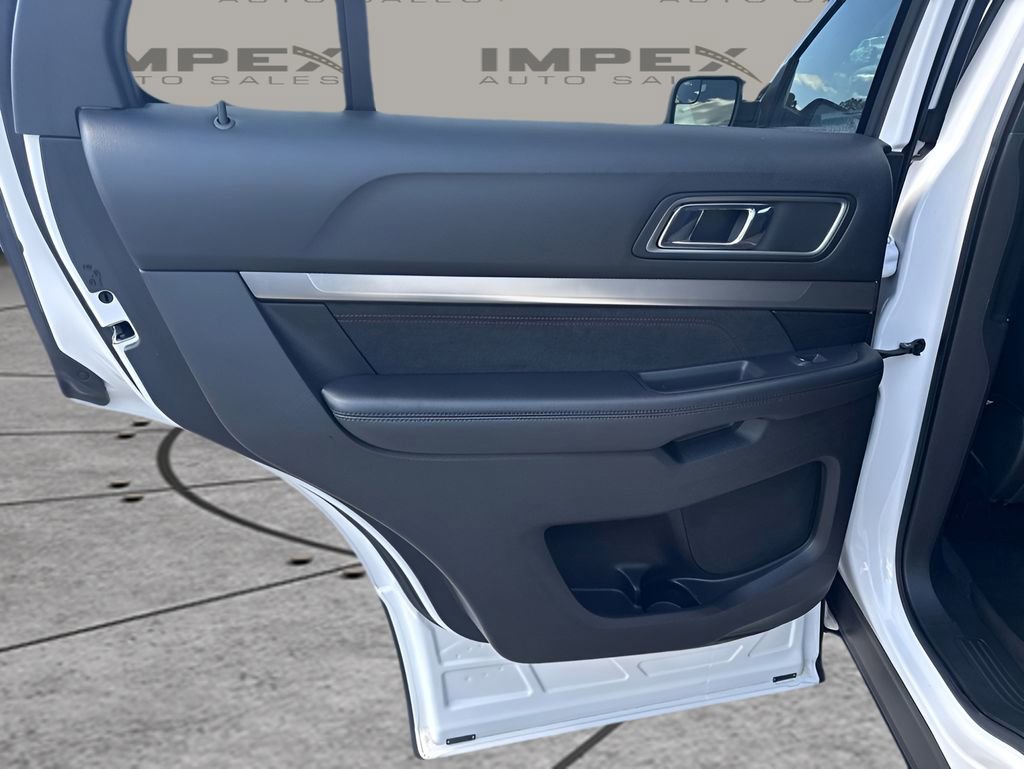 Used 2018 Ford Explorer XLT w/ Equipment Group 202A AWD/4WD image 28