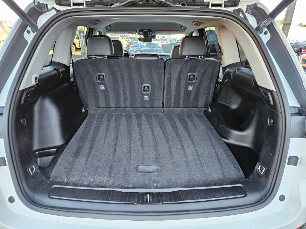 Used 2023 Jeep Grand Cherokee Limited w/ Luxury Tech Group II image 14